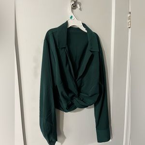 Abercrombie cropped knotted top in emerald green